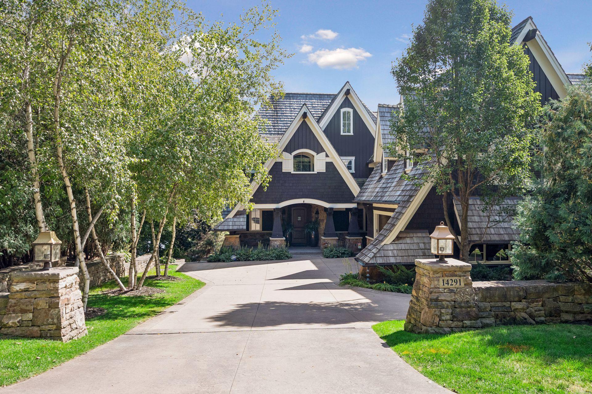 Front approach to the main residence