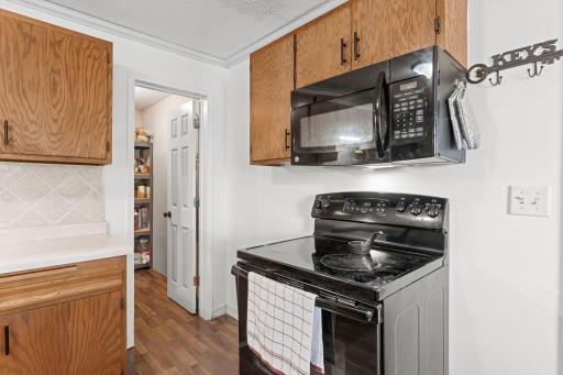 36-web-or-mls-7751 Airport Rd-128.jpg
