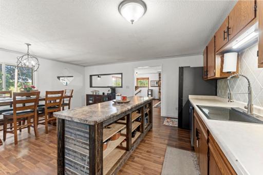 37-web-or-mls-7751 Airport Rd-135.jpg