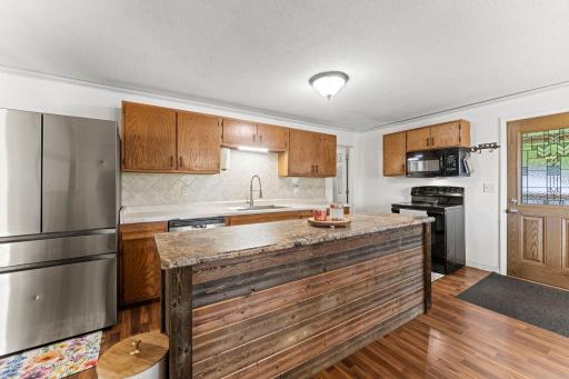 34-web-or-mls-7751 Airport Rd-118.jpg