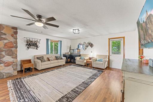 16-web-or-mls-7751 Airport Rd-15.jpg