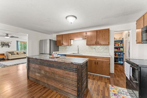32-web-or-mls-7751 Airport Rd-110.jpg