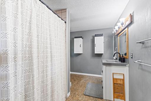 44-web-or-mls-7751 Airport Rd-63.jpg