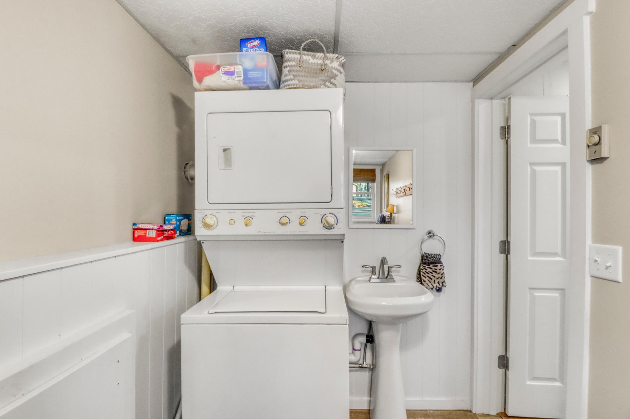 Bathroom_laundry1_1.JPG