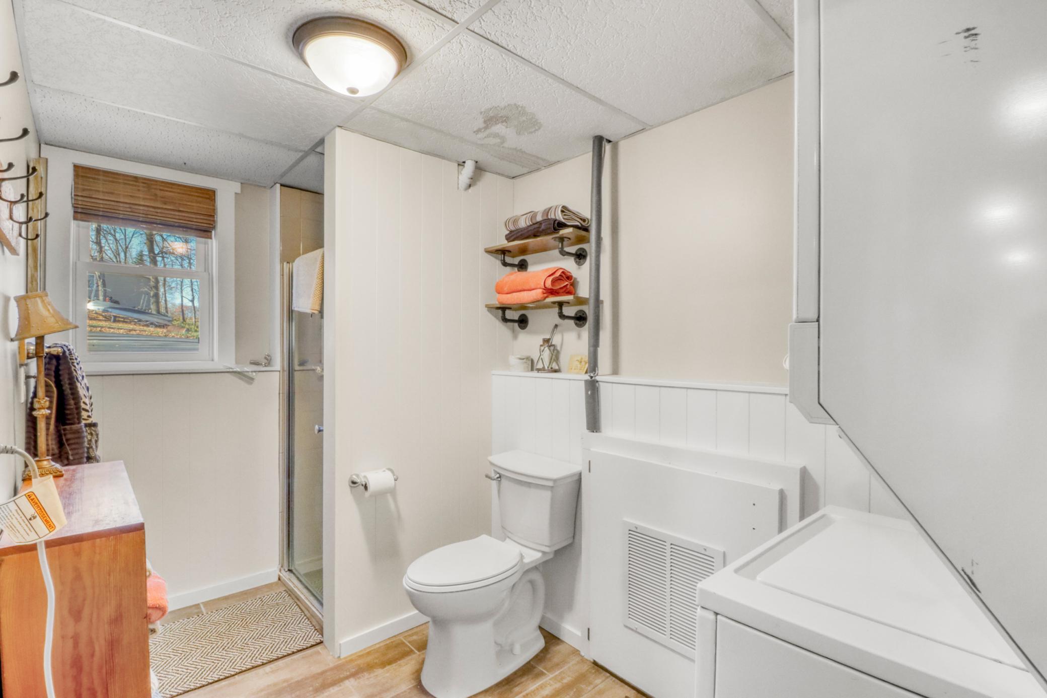Bathroom_laundry1_0.JPG