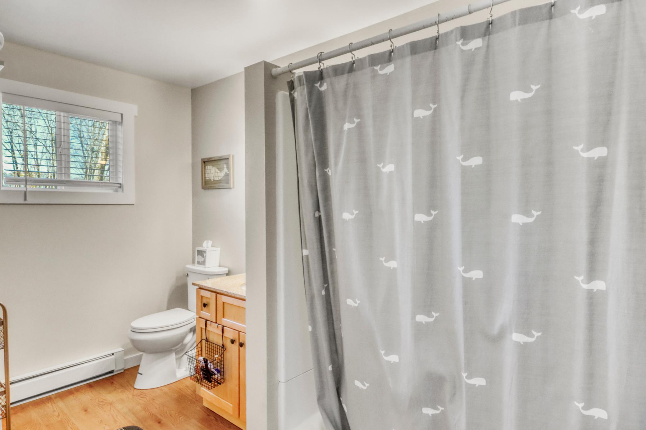 Upstairs Bathroom1_1.JPG