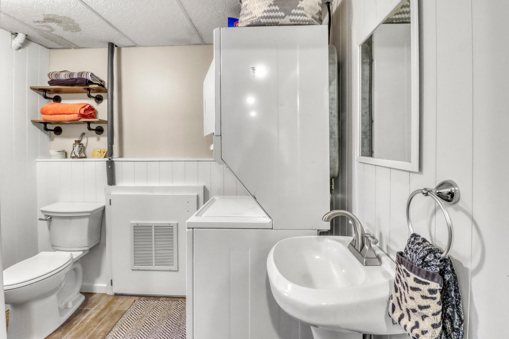 Bathroom_laundry1_2.JPG