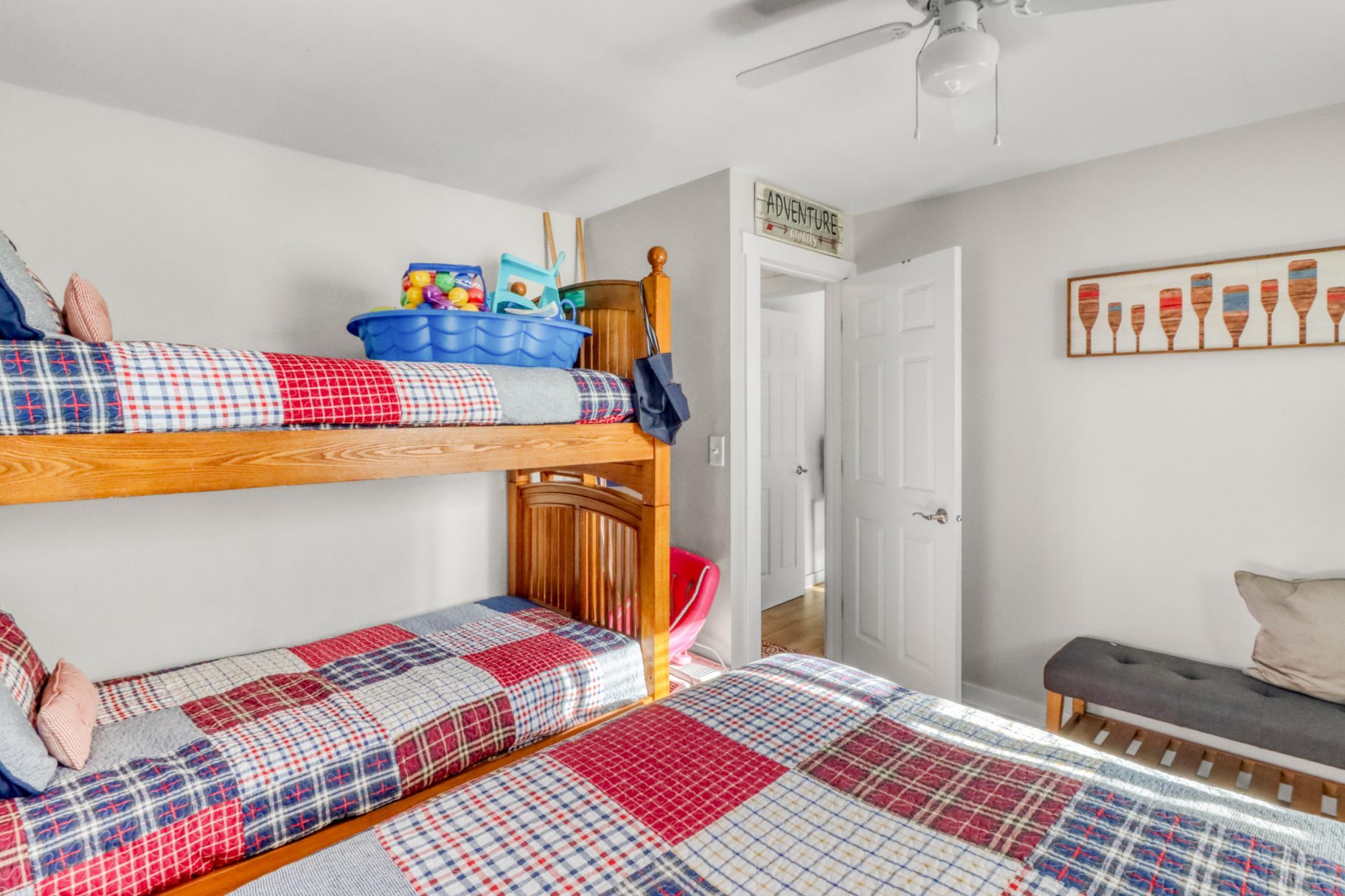 Upstairs Bedroom3_2.JPG