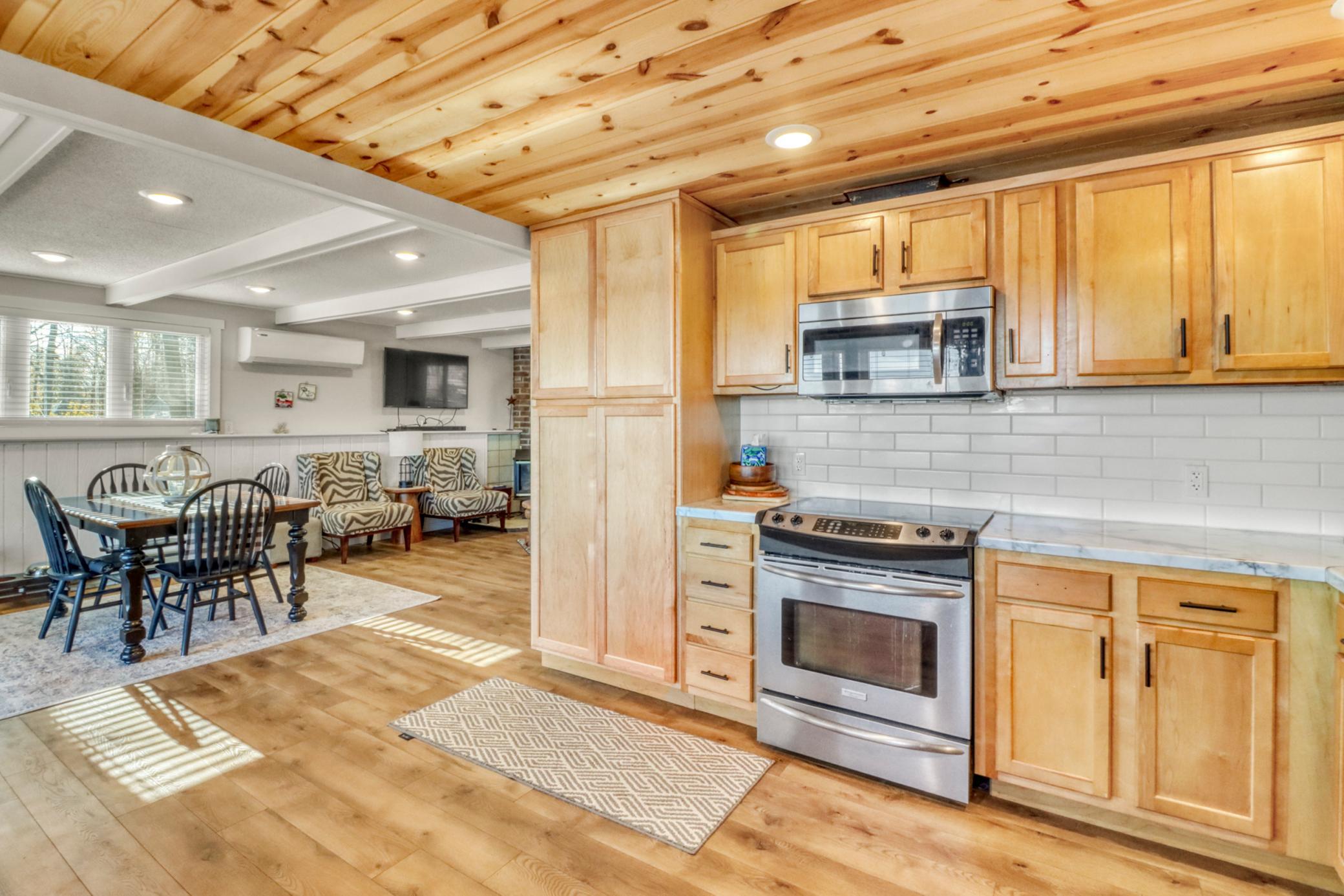Kitchen1_6.JPG