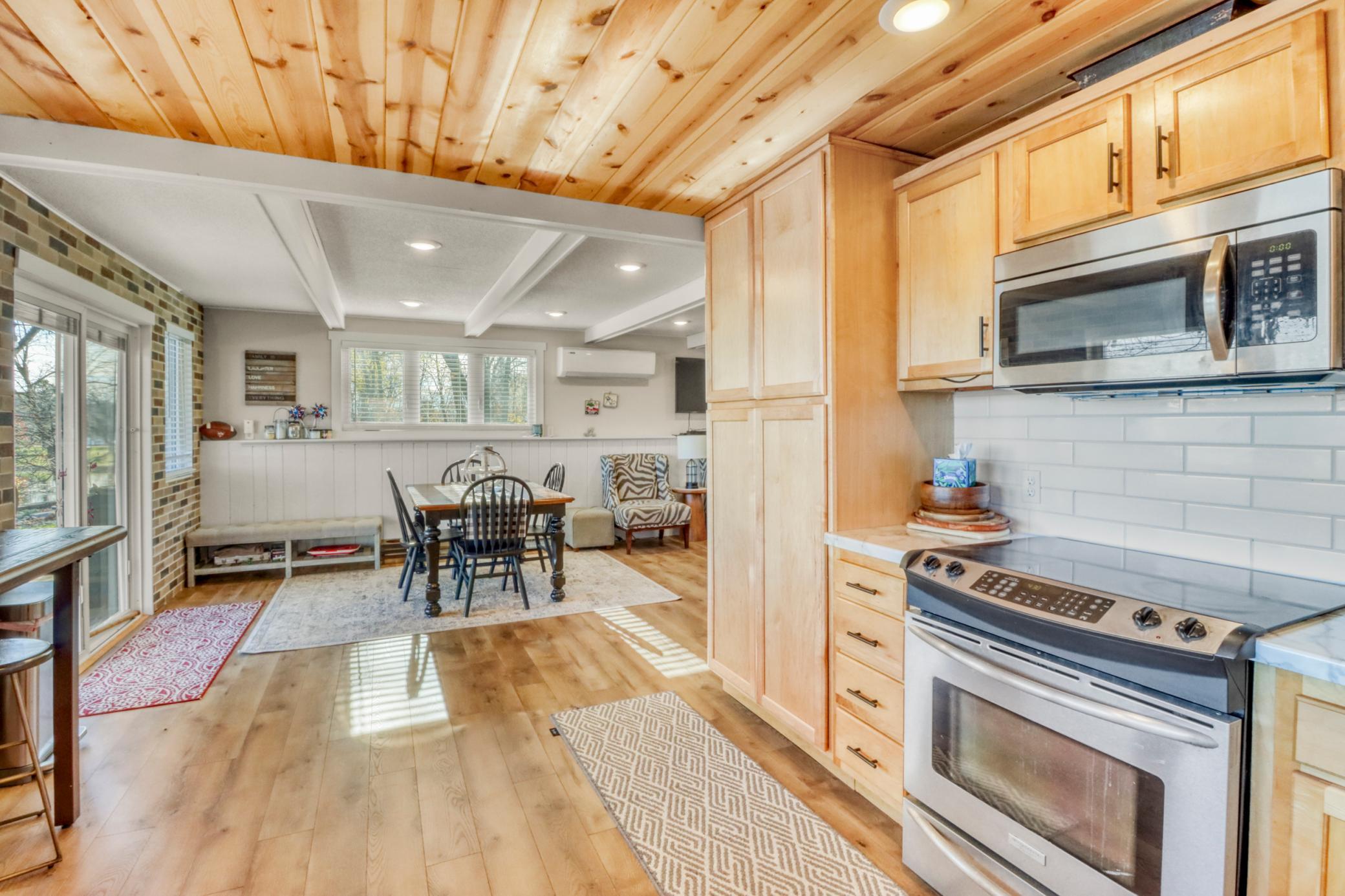 Kitchen1_3.JPG