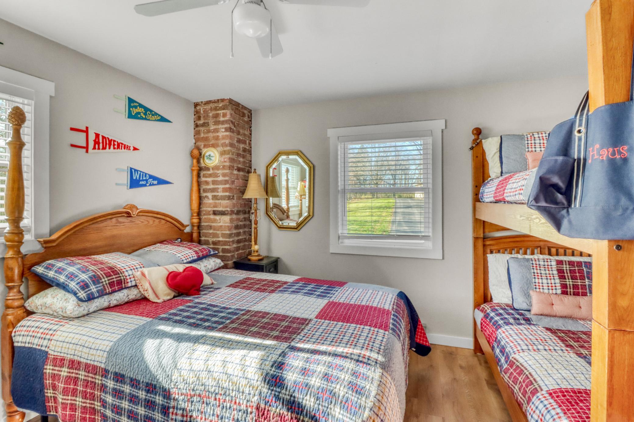 Upstairs Bedroom3_1.JPG