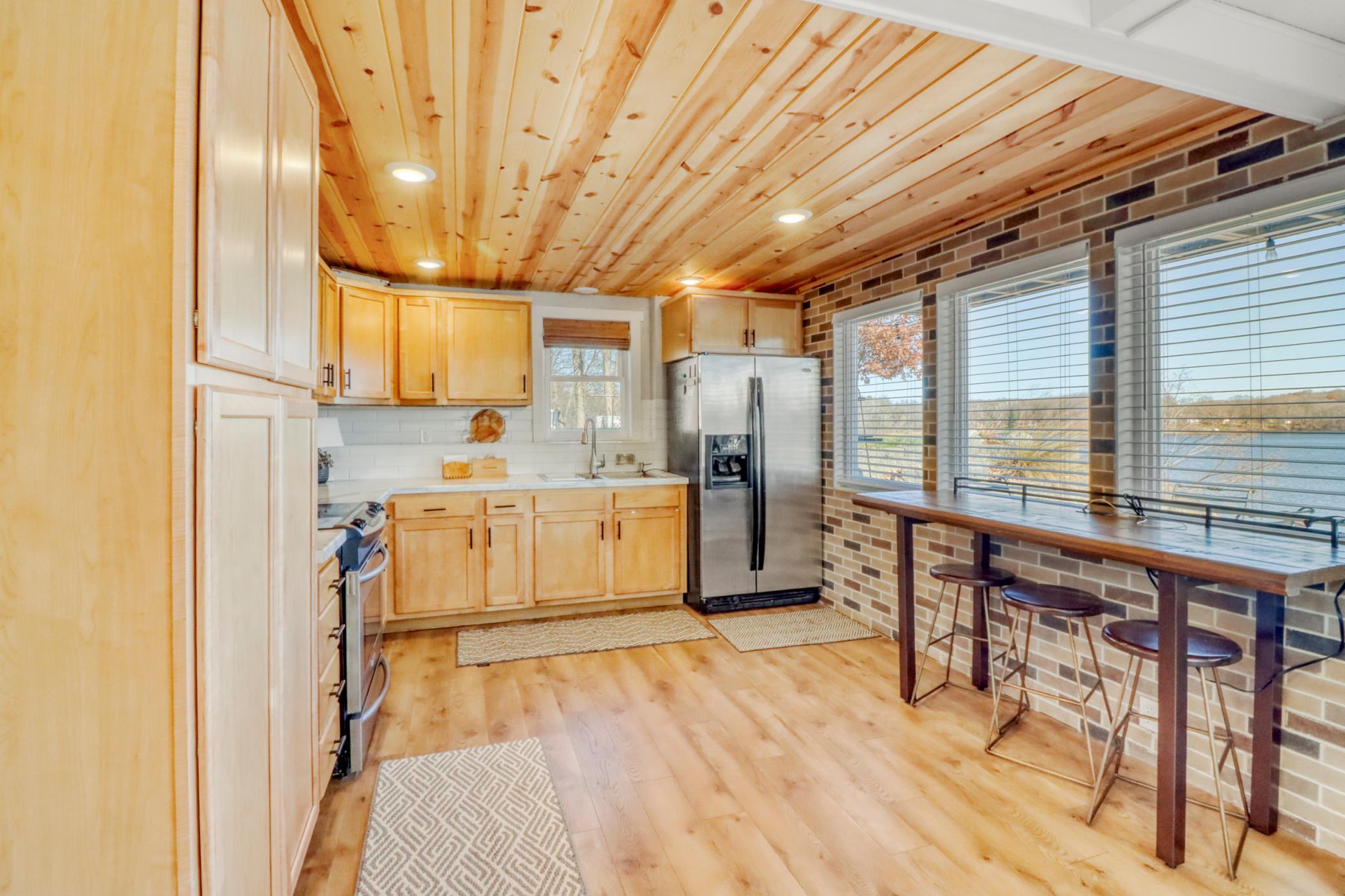 Kitchen1_0.JPG
