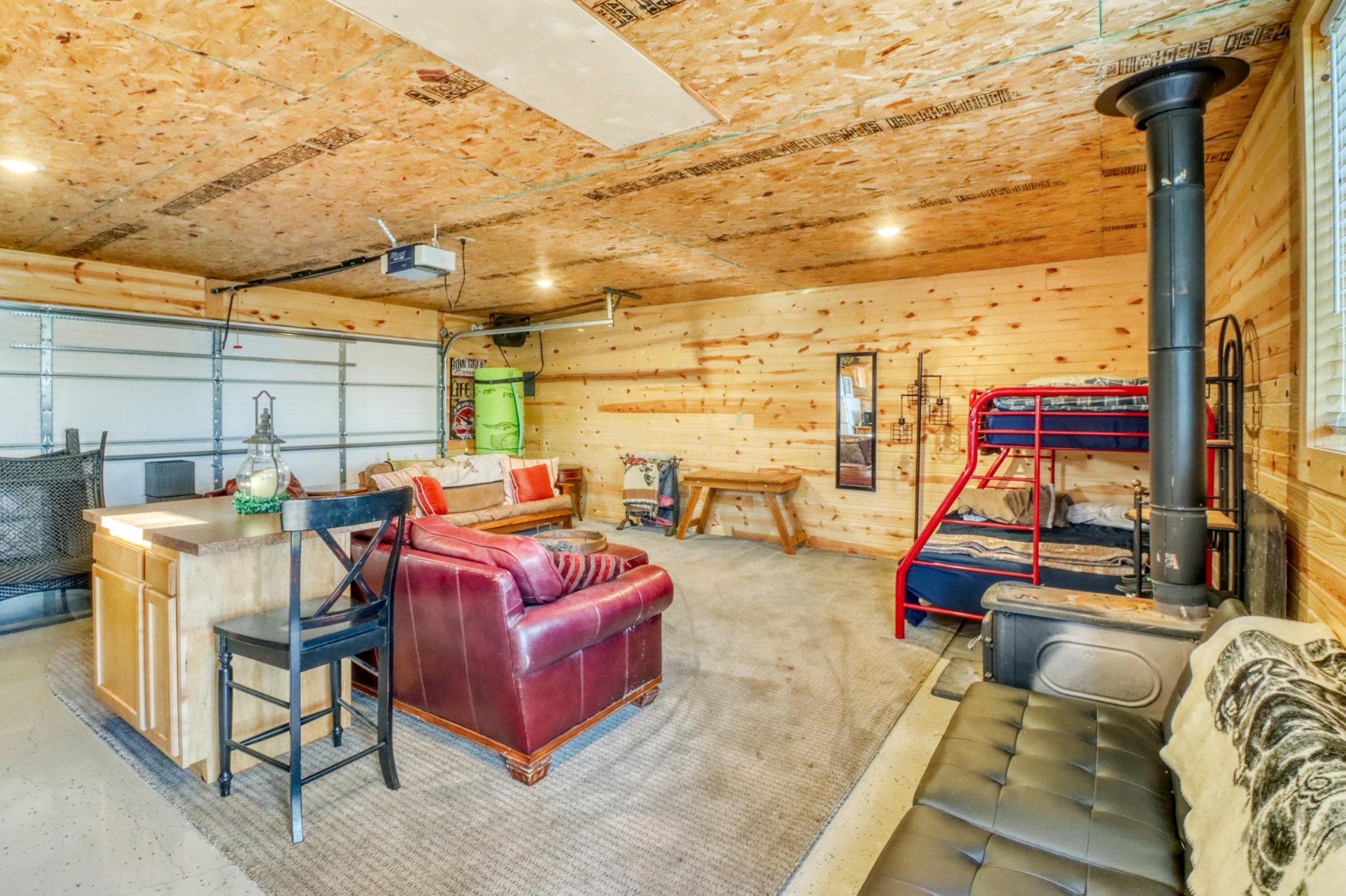 Garage_interior1_0.JPG
