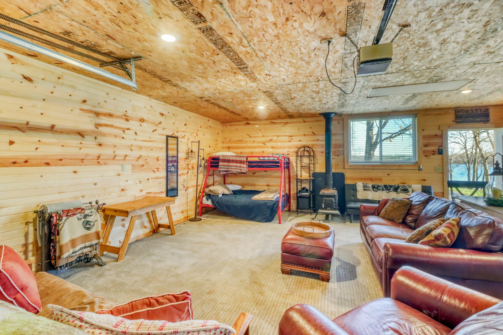 Garage_interior1_3.JPG
