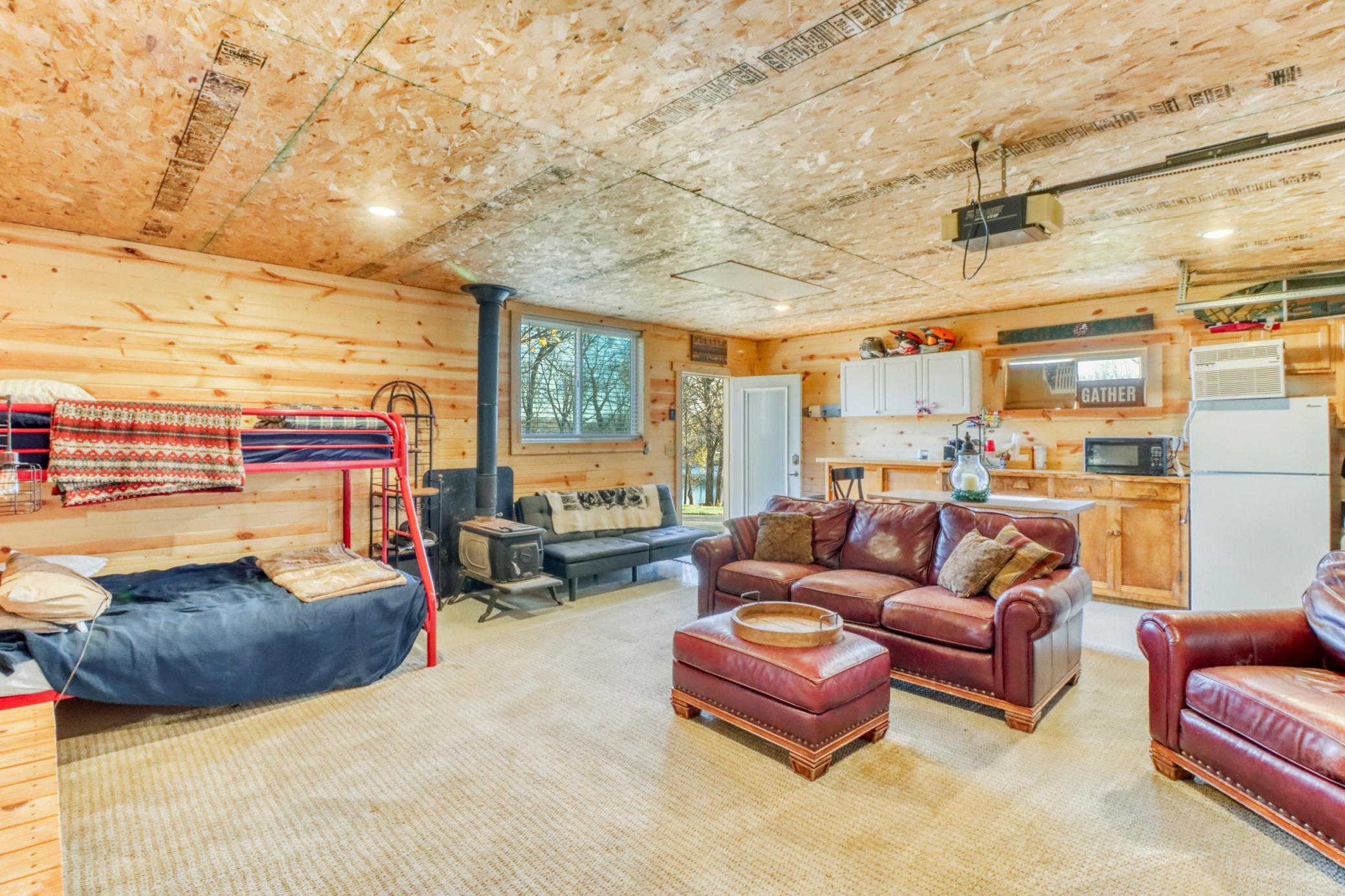 Garage_interior1_2.JPG
