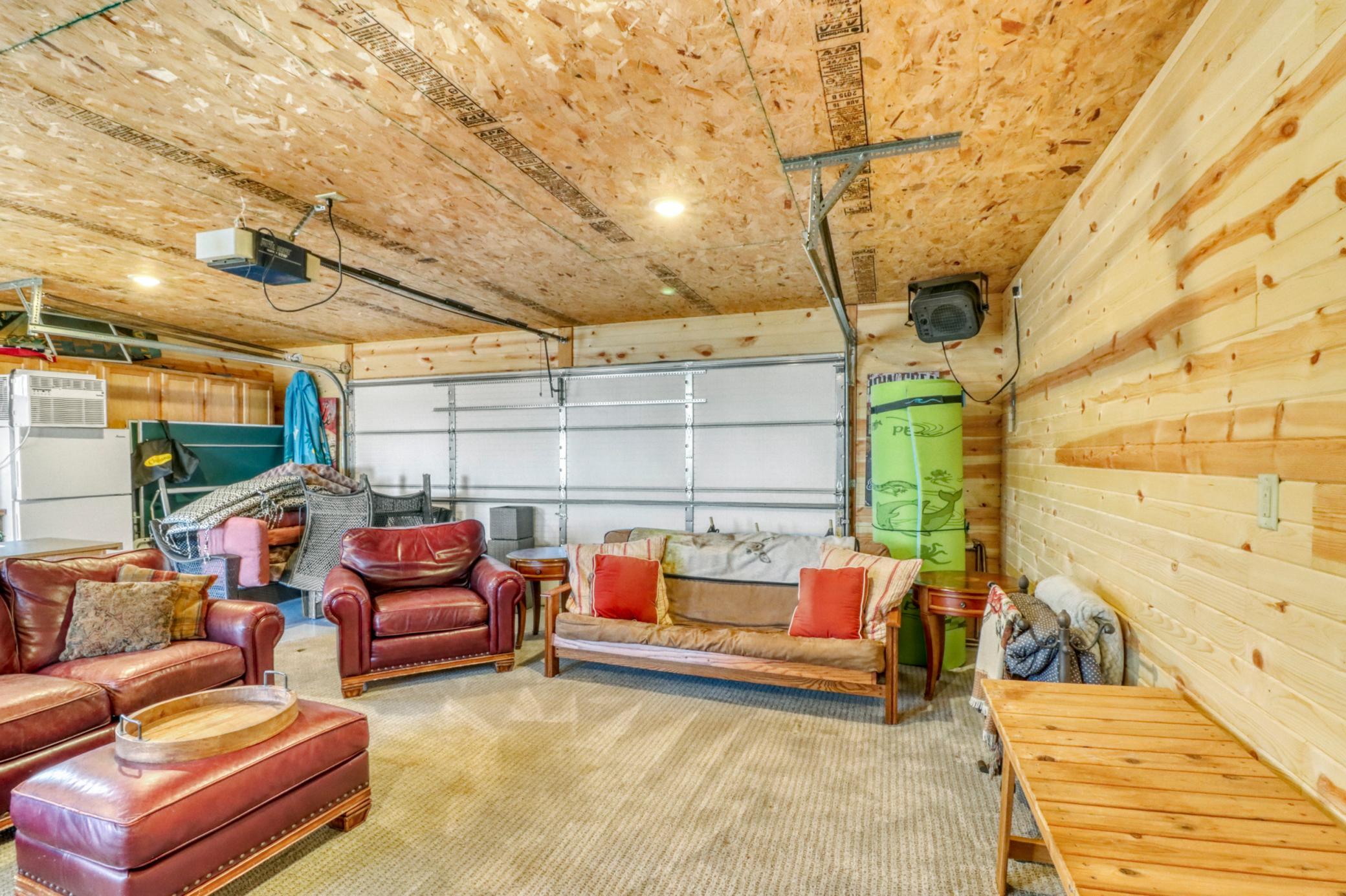 Garage_interior1_4.JPG