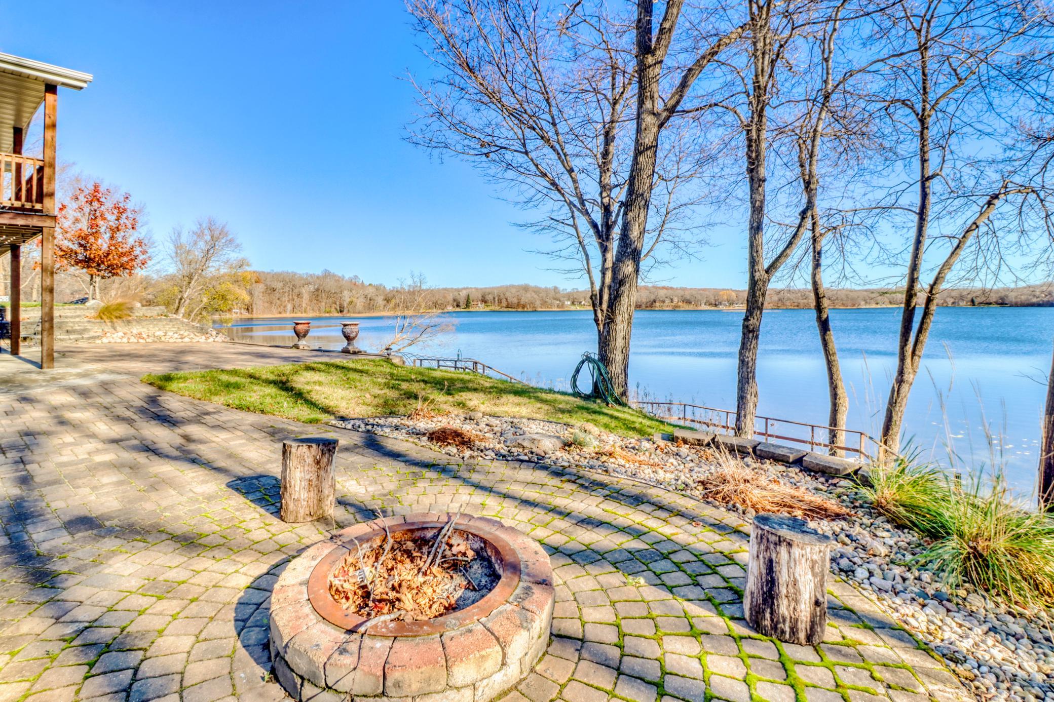Exterior_firepit1_0.JPG