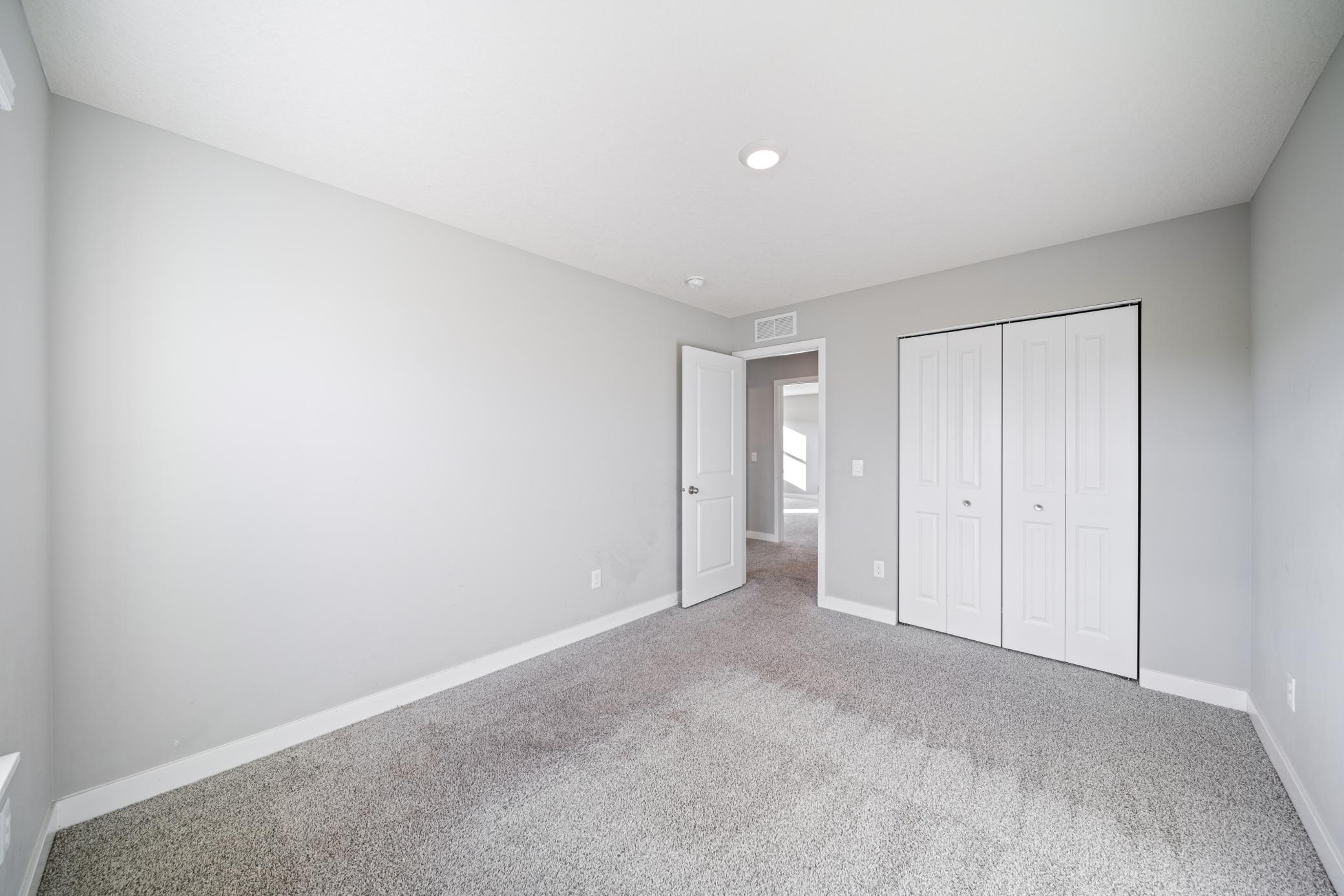 17_bedroom.jpg