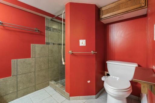 55-web-or-mls-6824 E Fish Lake Rd-251.jpg