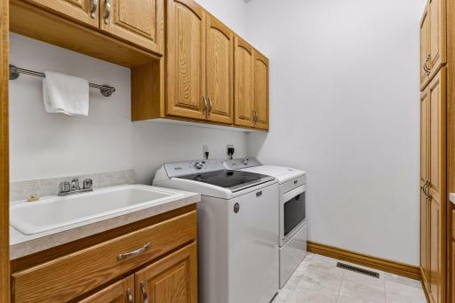 10162 Chestnut Circle N, Brooklyn Park, MN 55443