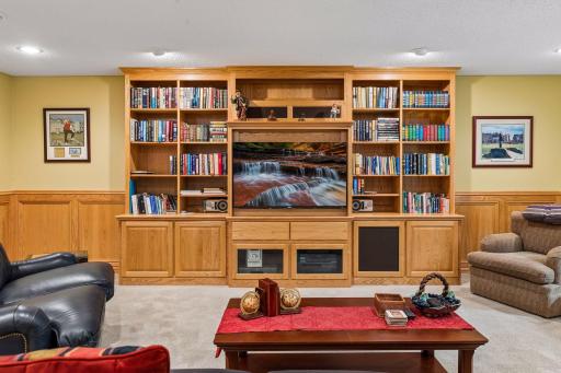 10162 Chestnut Circle N, Brooklyn Park, MN 55443