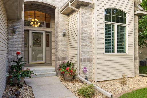 10162 Chestnut Circle N, Brooklyn Park, MN 55443