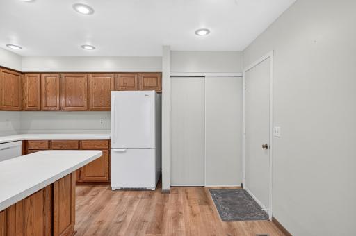 2813 Robinwood Way, Woodbury, MN 55125