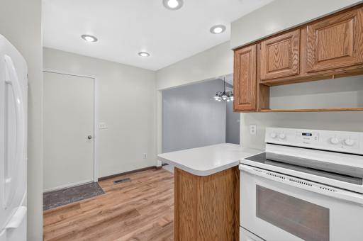 2813 Robinwood Way, Woodbury, MN 55125