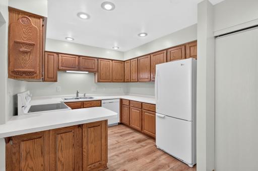 2813 Robinwood Way, Woodbury, MN 55125