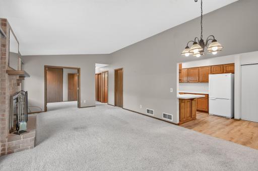 2813 Robinwood Way, Woodbury, MN 55125
