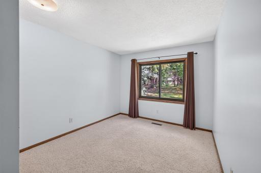 2813 Robinwood Way, Woodbury, MN 55125