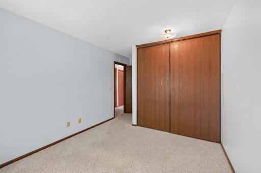 2813 Robinwood Way, Woodbury, MN 55125