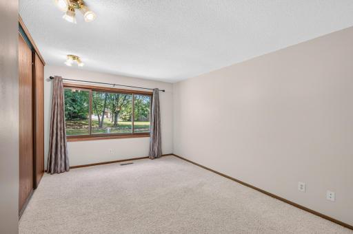 2813 Robinwood Way, Woodbury, MN 55125