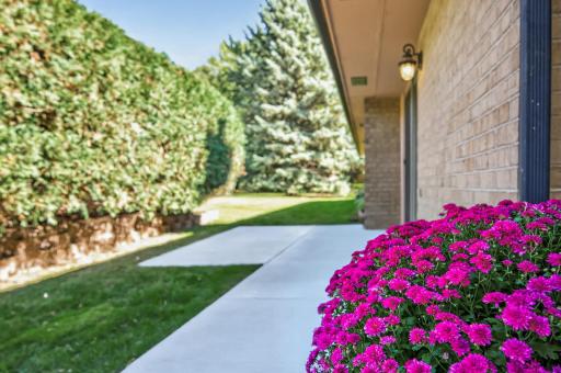 2813 Robinwood Way, Woodbury, MN 55125