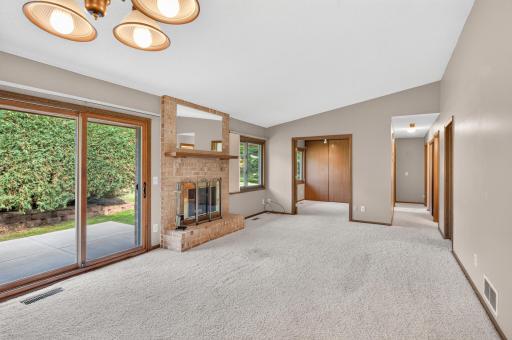 2813 Robinwood Way, Woodbury, MN 55125