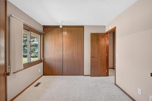 2813 Robinwood Way, Woodbury, MN 55125