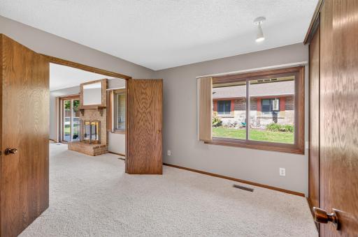 2813 Robinwood Way, Woodbury, MN 55125