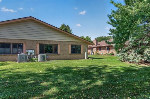 2813 Robinwood Way, Woodbury, MN 55125
