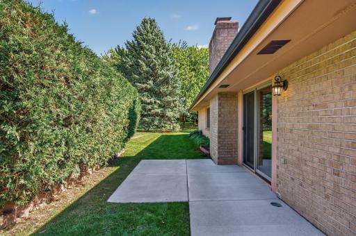 2813 Robinwood Way, Woodbury, MN 55125