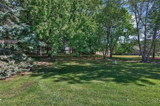 2813 Robinwood Way, Woodbury, MN 55125