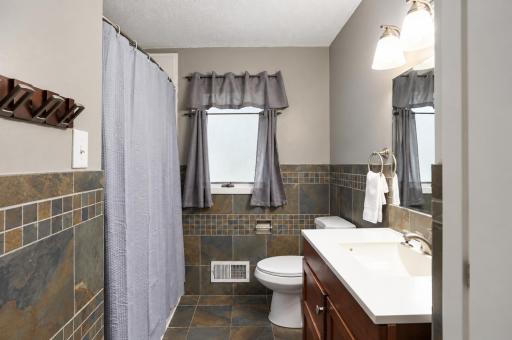 1404 Plainview Lane, Albert Lea, MN 56007