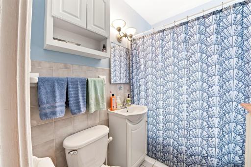 Main floor full bath