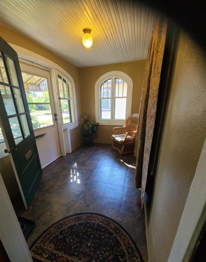 Super cute front porch