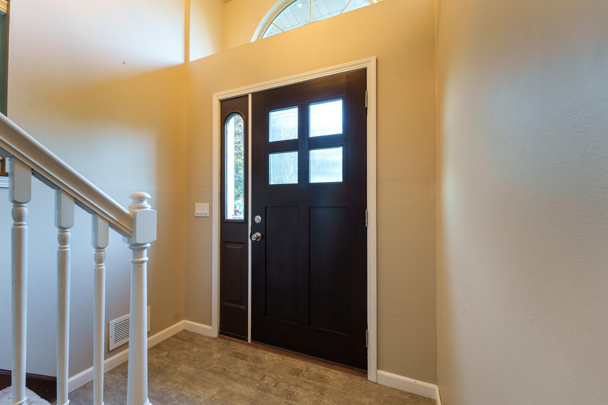 Front Door - 1233 View Ct Hastings-17.jpg