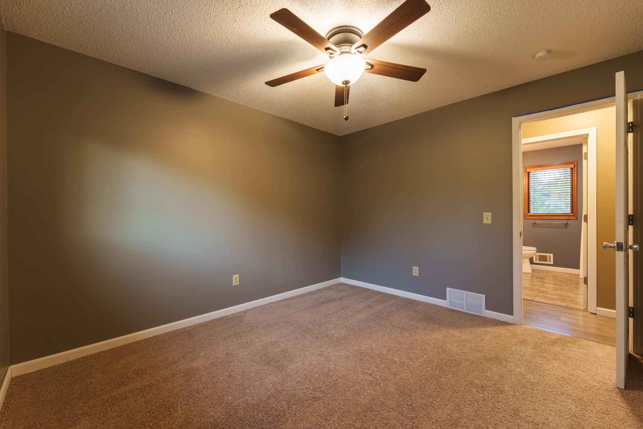 Bed 2 - 1233 View Ct Hastings-33.jpg