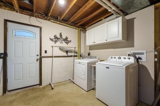 Laundry/Walkout Down - 1233 View Ct Hastings-47.jpg