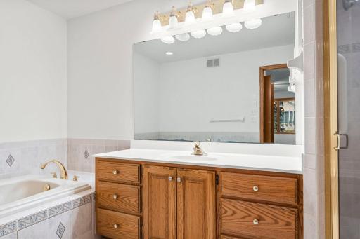 38-web-or-mls-1284 Quincy Cir-193.jpg
