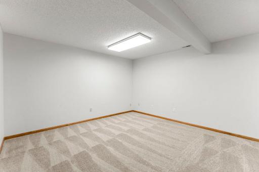 49-web-or-mls-1284 Quincy Cir-8 (2).jpg