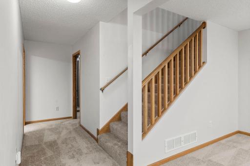 48-web-or-mls-1284 Quincy Cir-3 (2).jpg