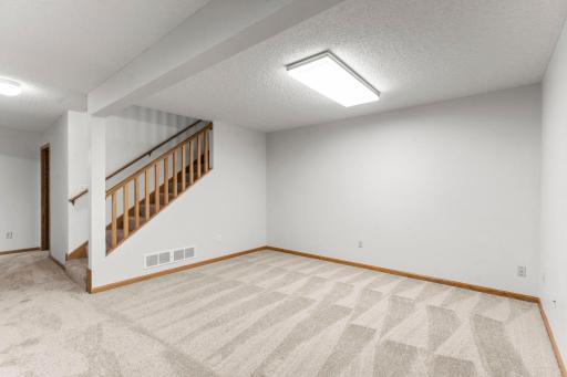 50-web-or-mls-1284 Quincy Cir-13 (2).jpg